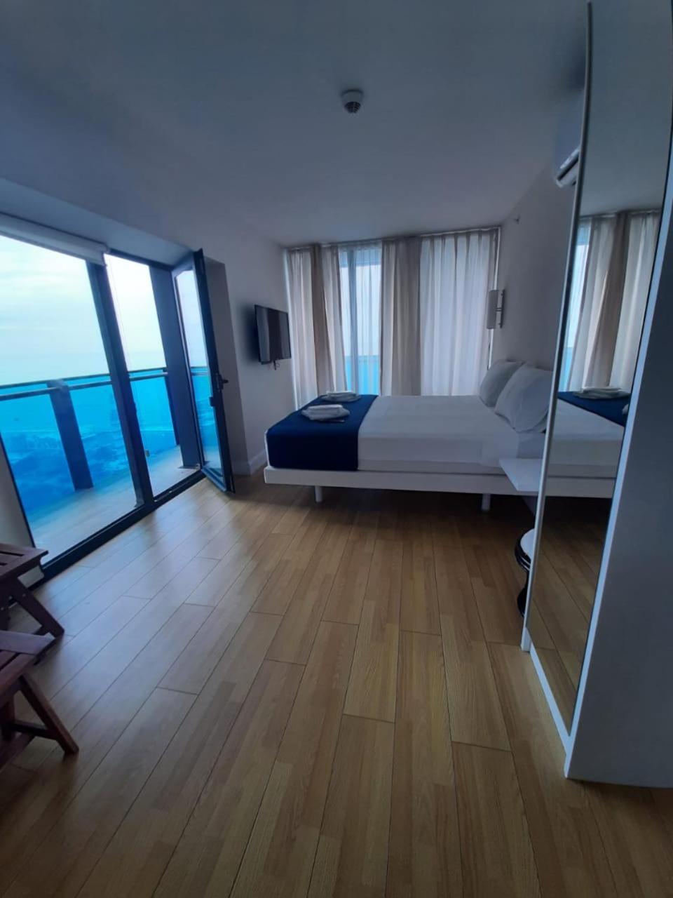 Sea View Apartments In Orbi City Batumi Exteriör bild